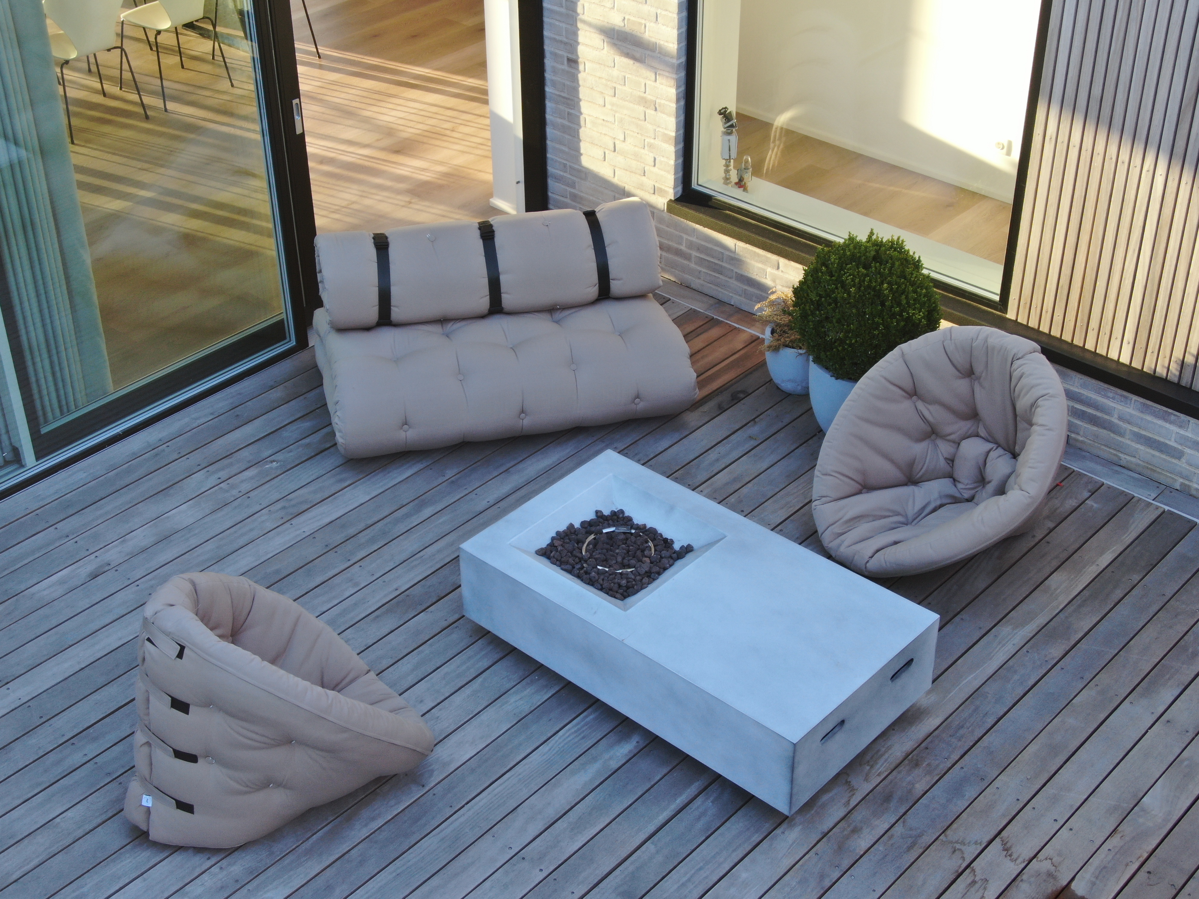 Karupdesign_buckleupsofa_out_801402402140_nido_out_ 816402402090_styleimage_6.JPG